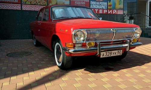 auto volga red