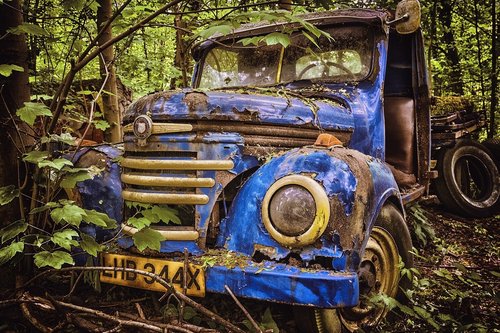 auto  wreck  rusted