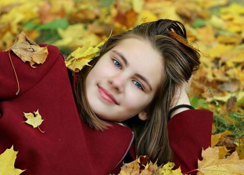 autumn girl leaves