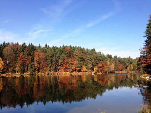autumn lake mirroring