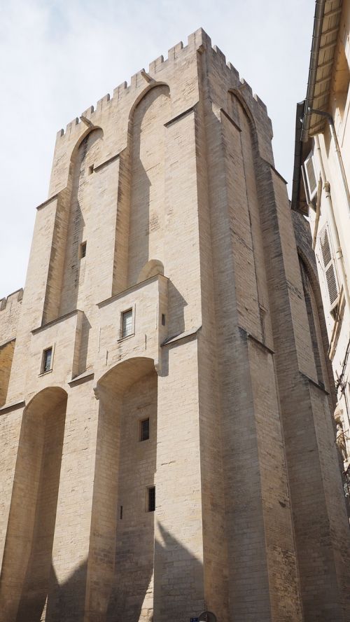 avignon palais des papes wall