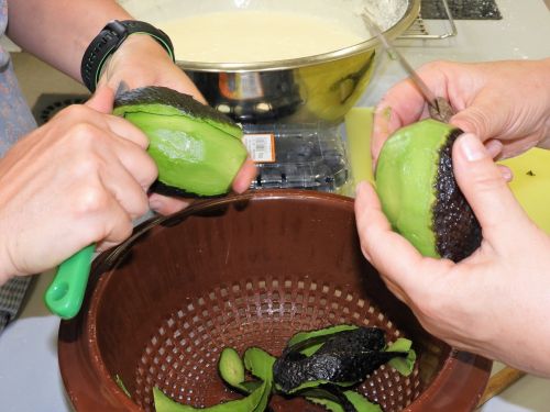 avocado cutting prepare