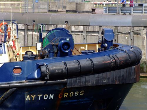ayton cross bow tugboat