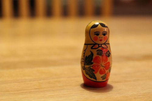 babushka träfigur russian doll