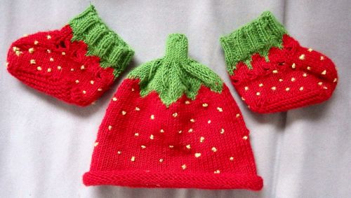 baby erstlingsmütze strawberry cap