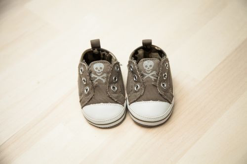 baby shoes skull