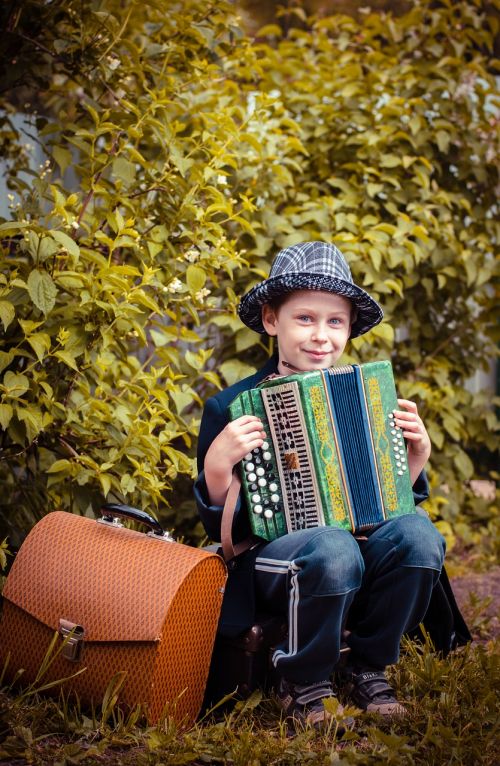 baby play accordion player