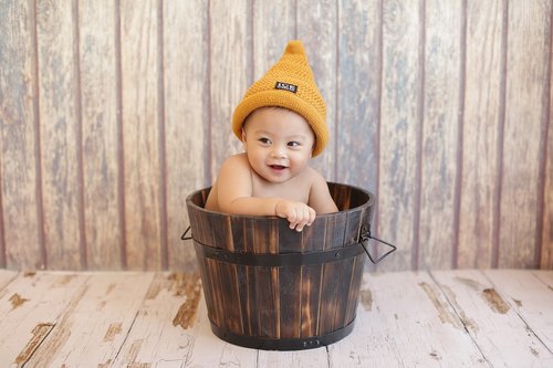 baby  hat  wood box