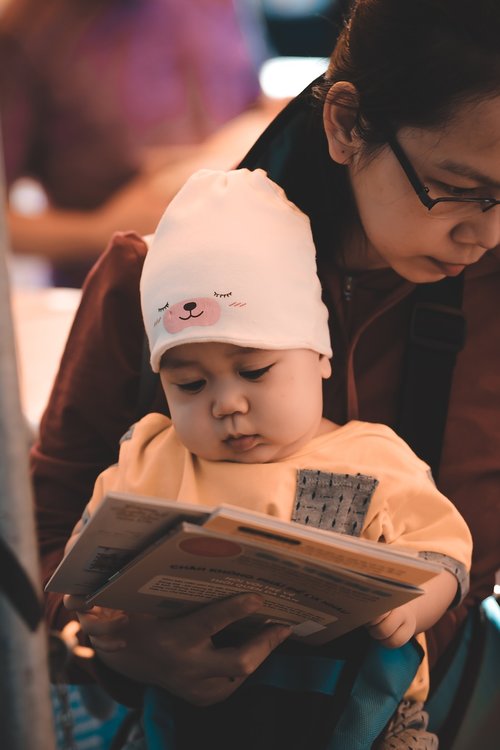 baby  reading  book