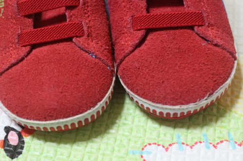 baby shoes red