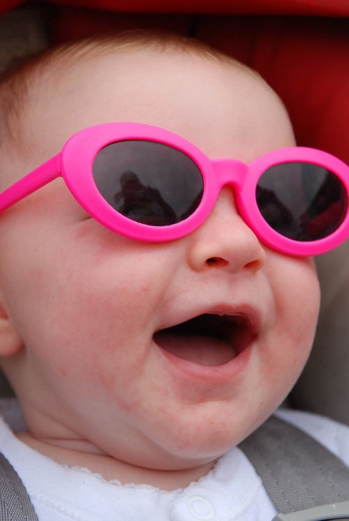baby sunglasses sourir