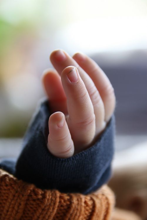 baby hand finger