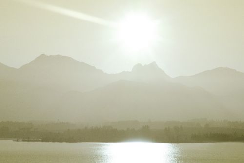 back light colourless lake