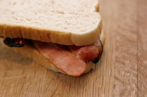 bacon sandwich bread