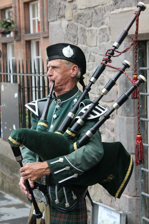 bagpipes highlander man
