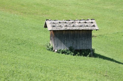 baita log cabin grass