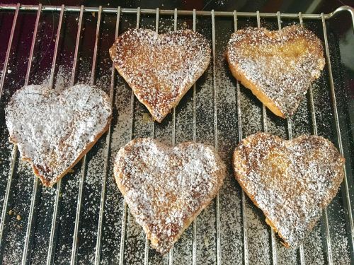 bake heart biscuit