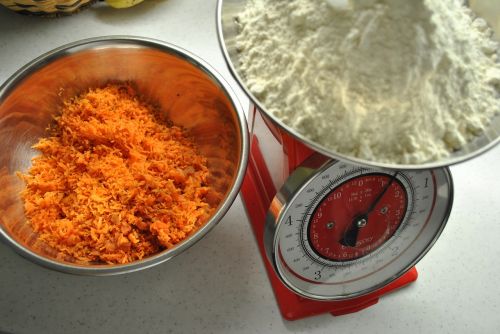 baking flour carrot
