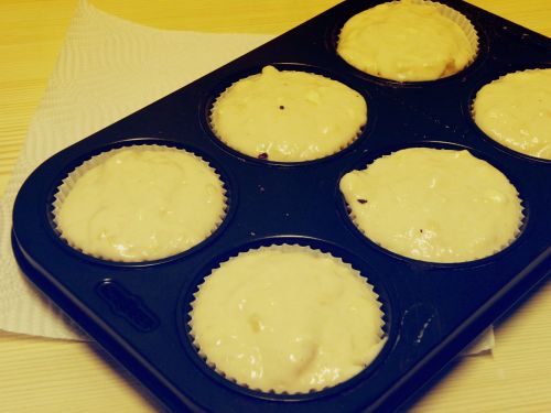 baking pan muffin the dough
