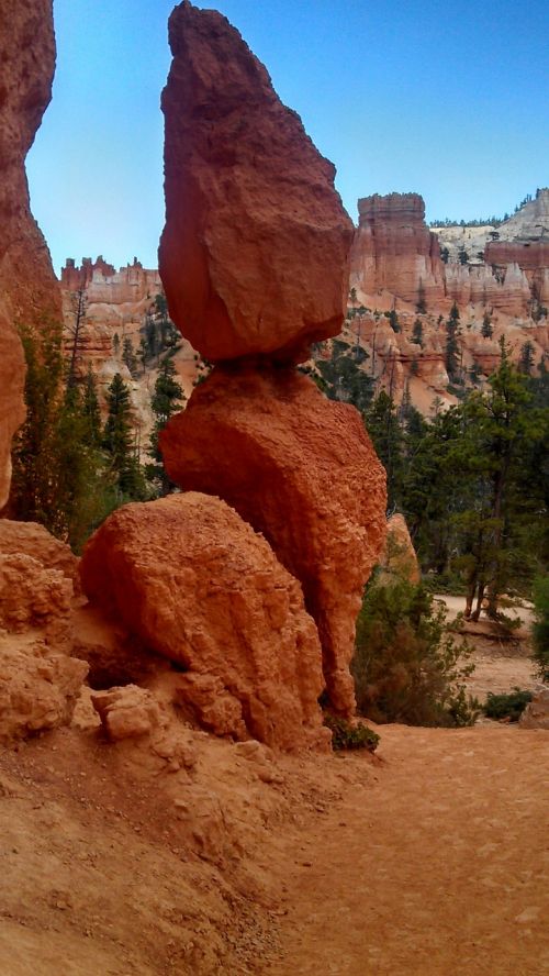 balanced rock bryce canyon rock formation