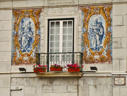 balcony house ceramics