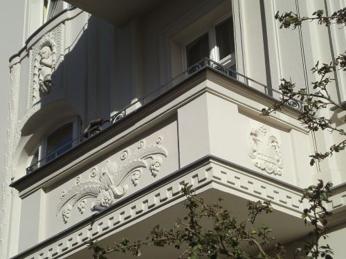 balcony stucco facade