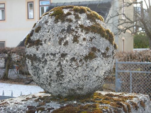ball stone wall