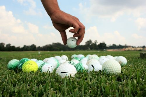 ball golf grass