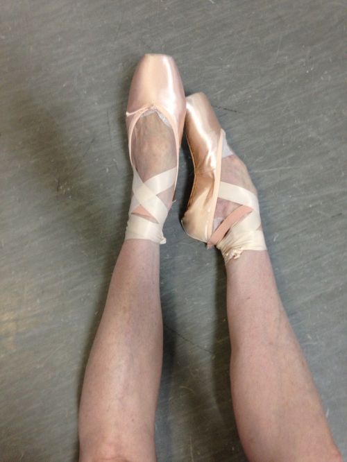 ballet pointe feet