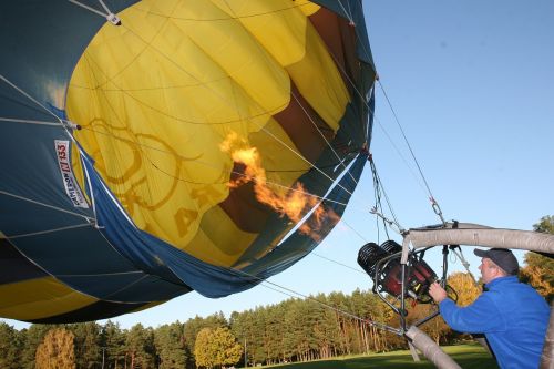 ballooning air balloon flying