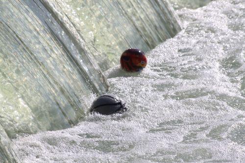 balloons dam whirlpool