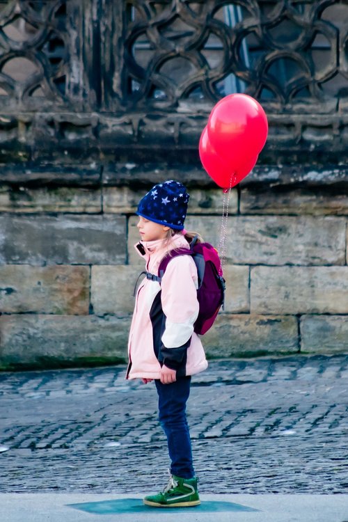 balloons  girl  freedom
