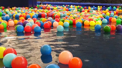 balls colors water