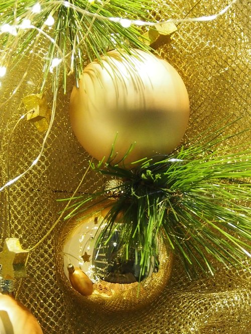 balls  gold  christmas decorations