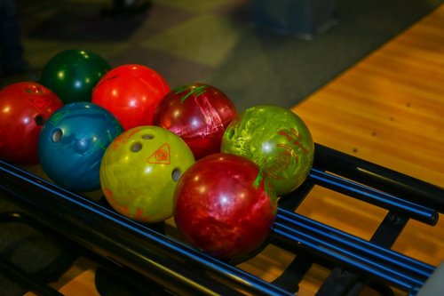 balls  bowling  game