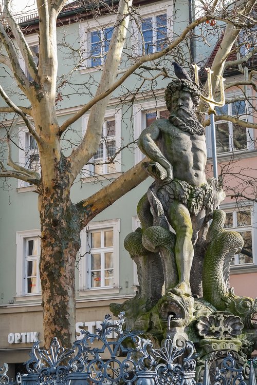 bamberg  neptunbrunnen  still image