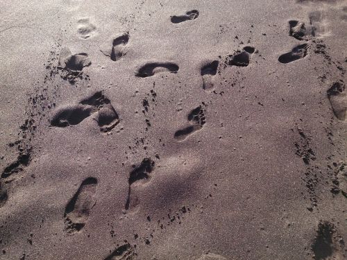 bank footprints beach