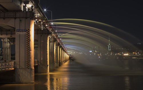 banpo bridge  han river  rainbow fountain