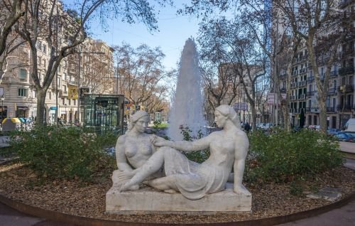barcelona spain statue