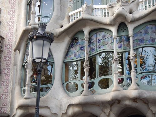 batllo house stained-glass window barcelona