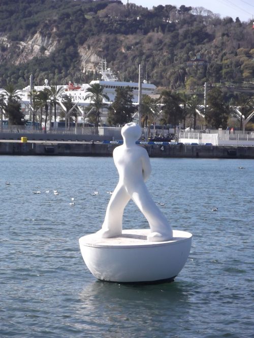 barcelona port stature