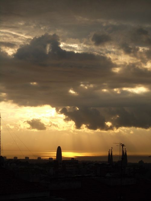 barcelona sunset sky