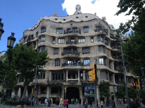 barcelona building gaudí