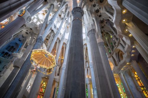 barcelona columns temple