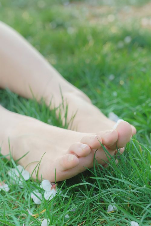 barefoot girls lawn