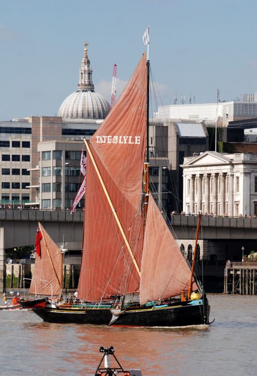 barge sailing river thames