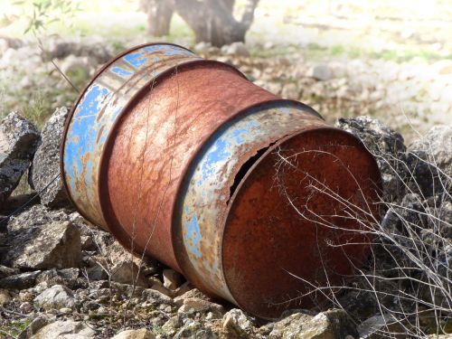 barrel rusty waste
