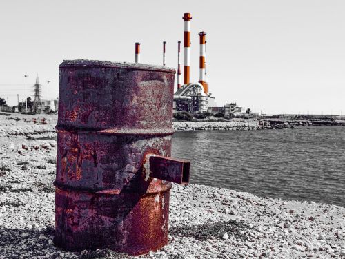 barrel rusty pollution