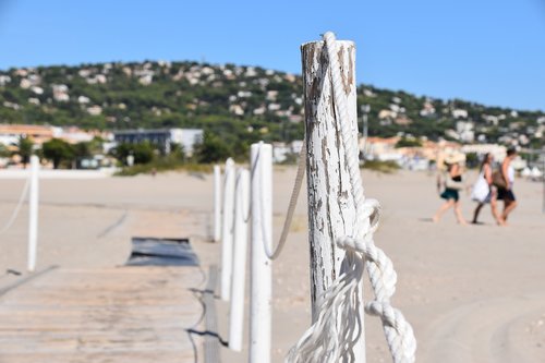 barrier  rope  beach