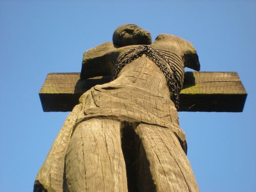 battle of mohi memorial statue cross